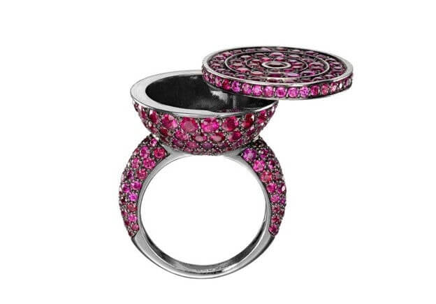Boucheron Ruby Secret Ring JRG0034448 in blackened white gold with 6.5 carats of rubies, showing open compartment.