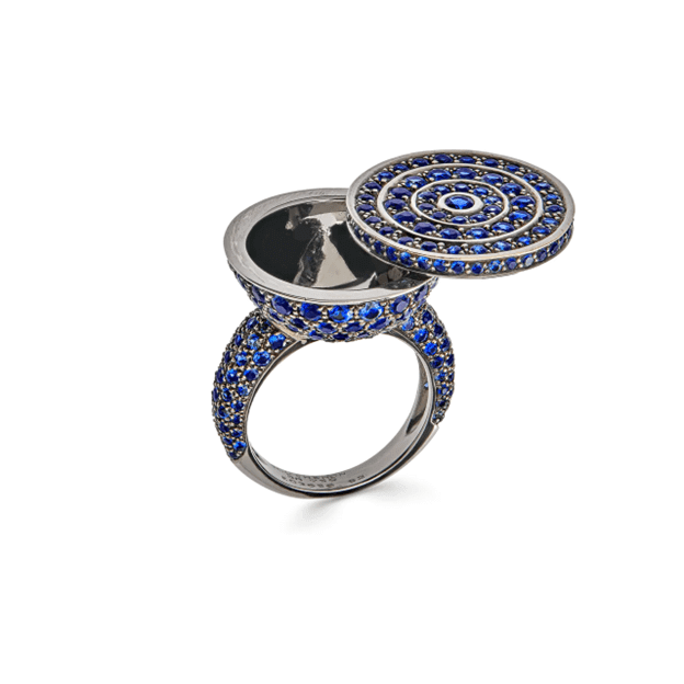 Boucheron Sapphire Secret Ring JRG00495 with 18ct blackened white gold and 6.5 carats of sapphires