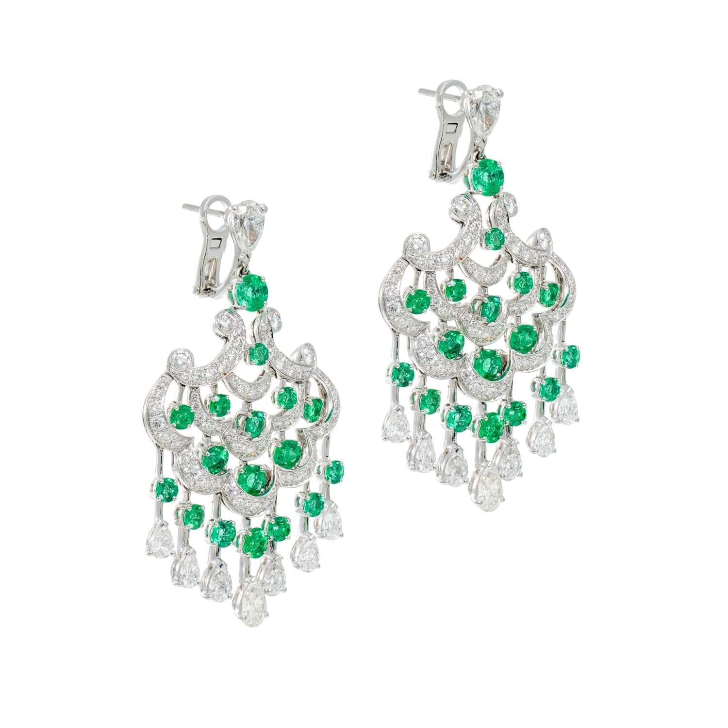 Graff emerald and diamond chandelier earrings in white gold featuring 9.42 carats of diamonds and 7.71 carats of emeralds.